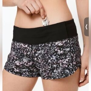 Lululemon Women Run 2.5” Speed Up Shorts Floral Spritz Multi Black Print  Size 6